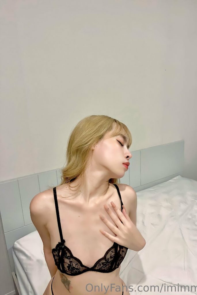 24040141819-684x1024-1