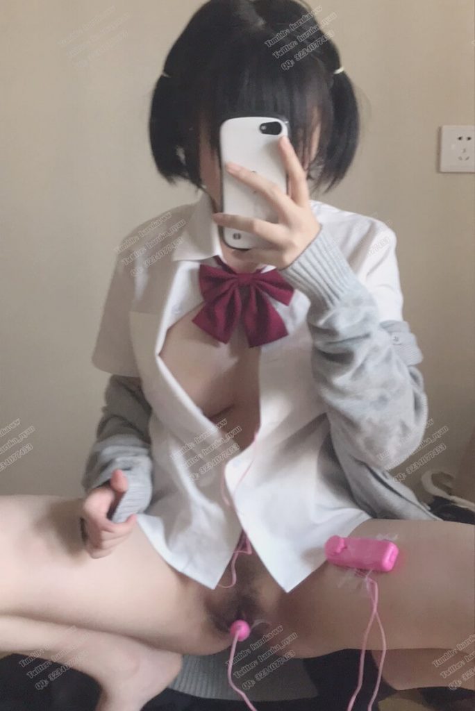 29044143986-684x1024-1